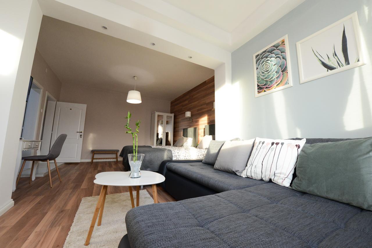Arch Apartment *