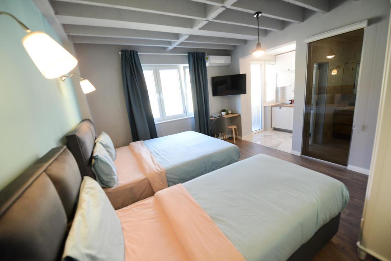 Arch Apartment *