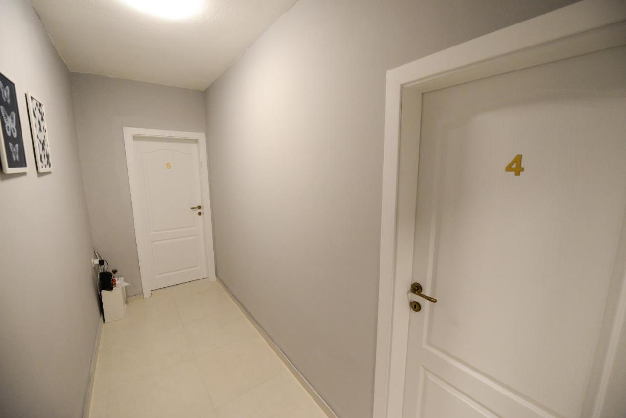 Arch Apartment *